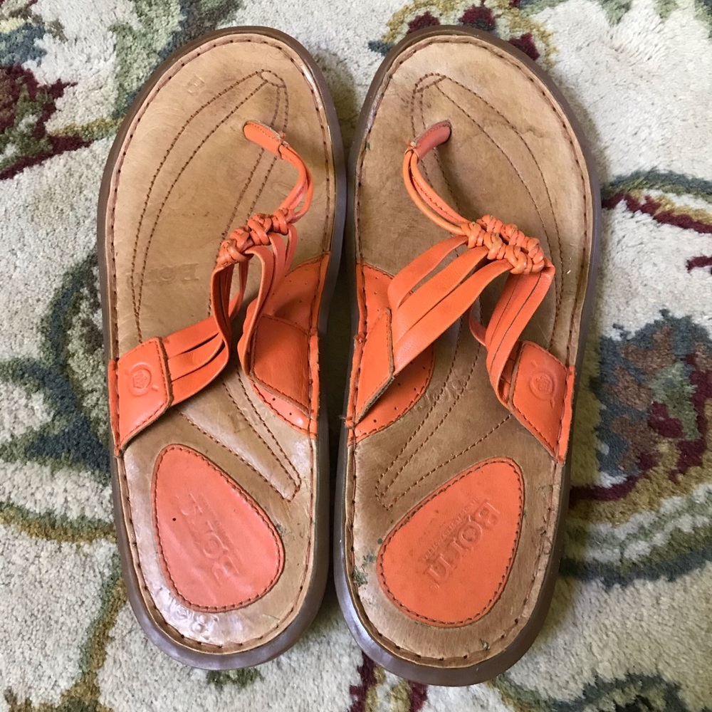 BORN FLIP FLOPS